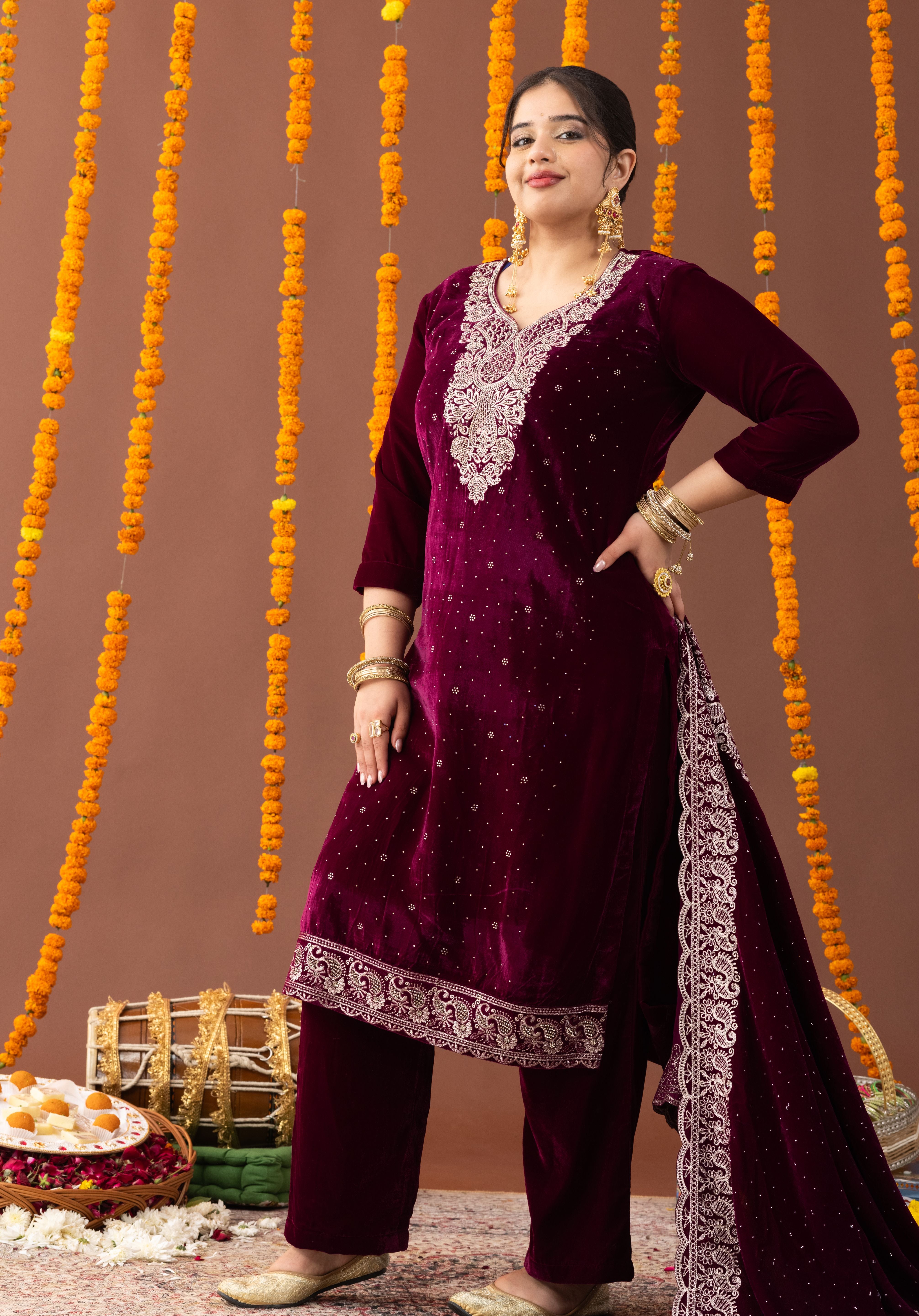 Mahnoor Velvet 3 Piece Suit Set