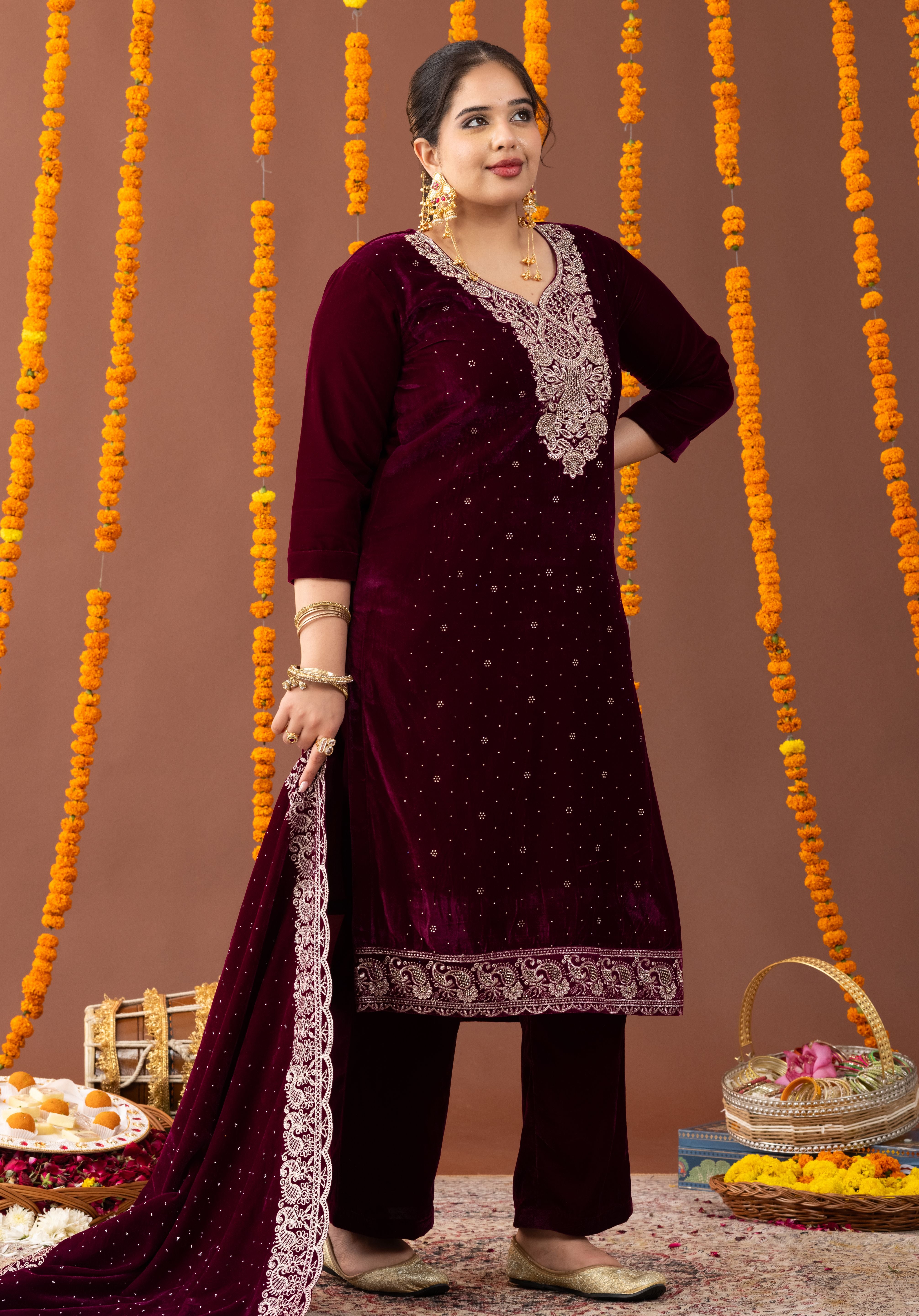 Mahnoor Velvet 3 Piece Suit Set