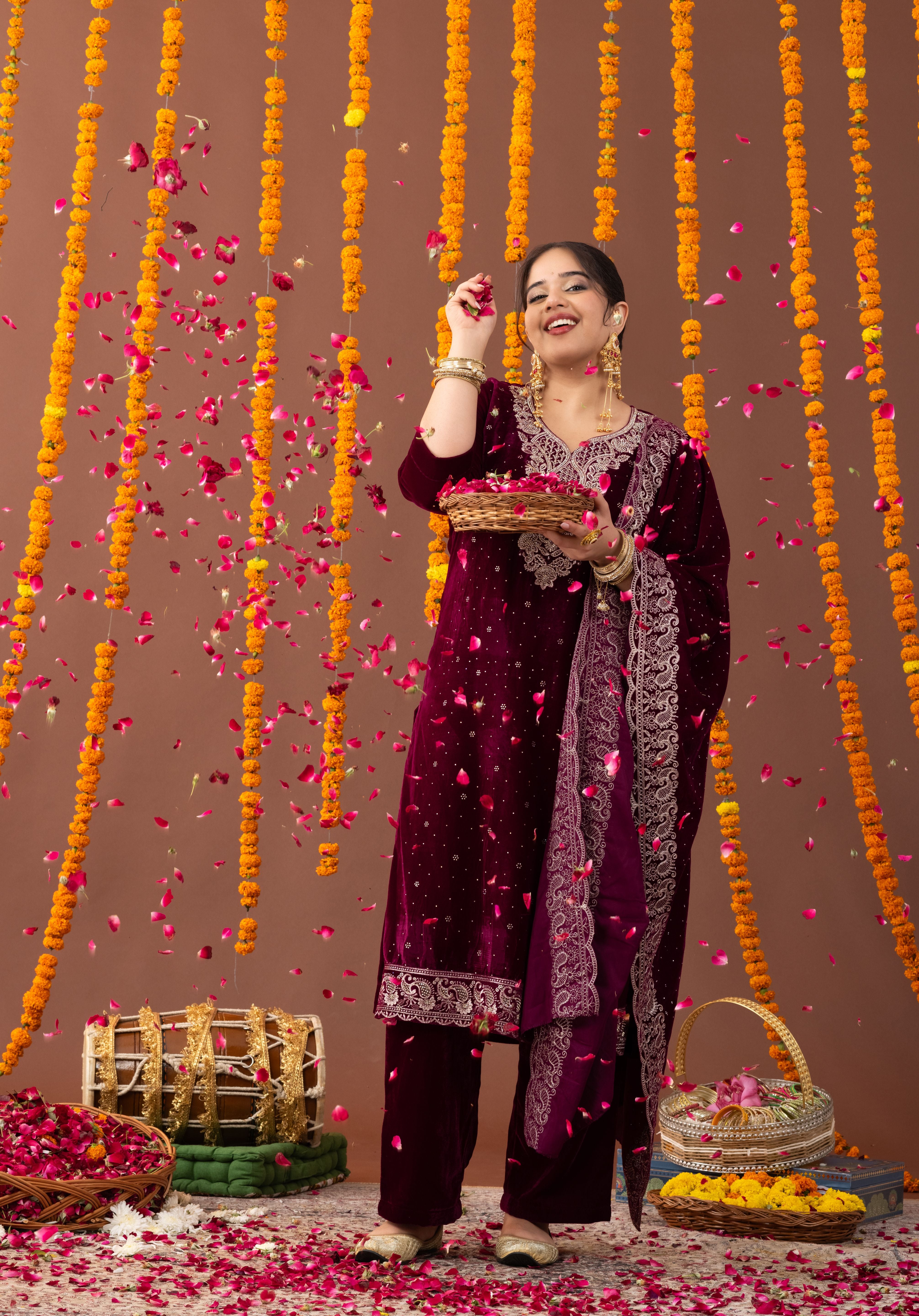 Mahnoor Velvet 3 Piece Suit Set