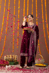 Mahnoor Velvet 3 Piece Suit Set
