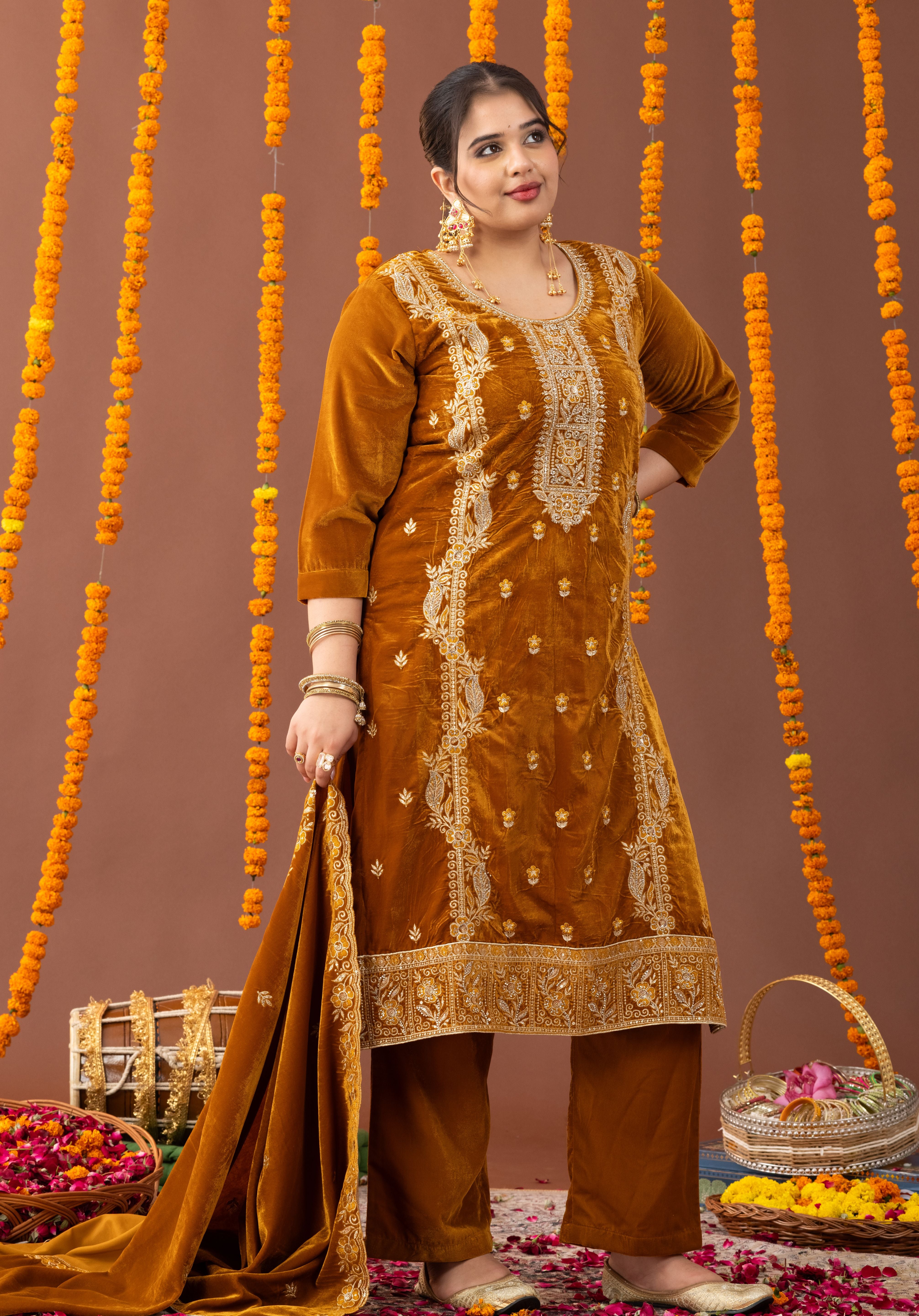 Guneet Velvet 3 Piece Suit Set