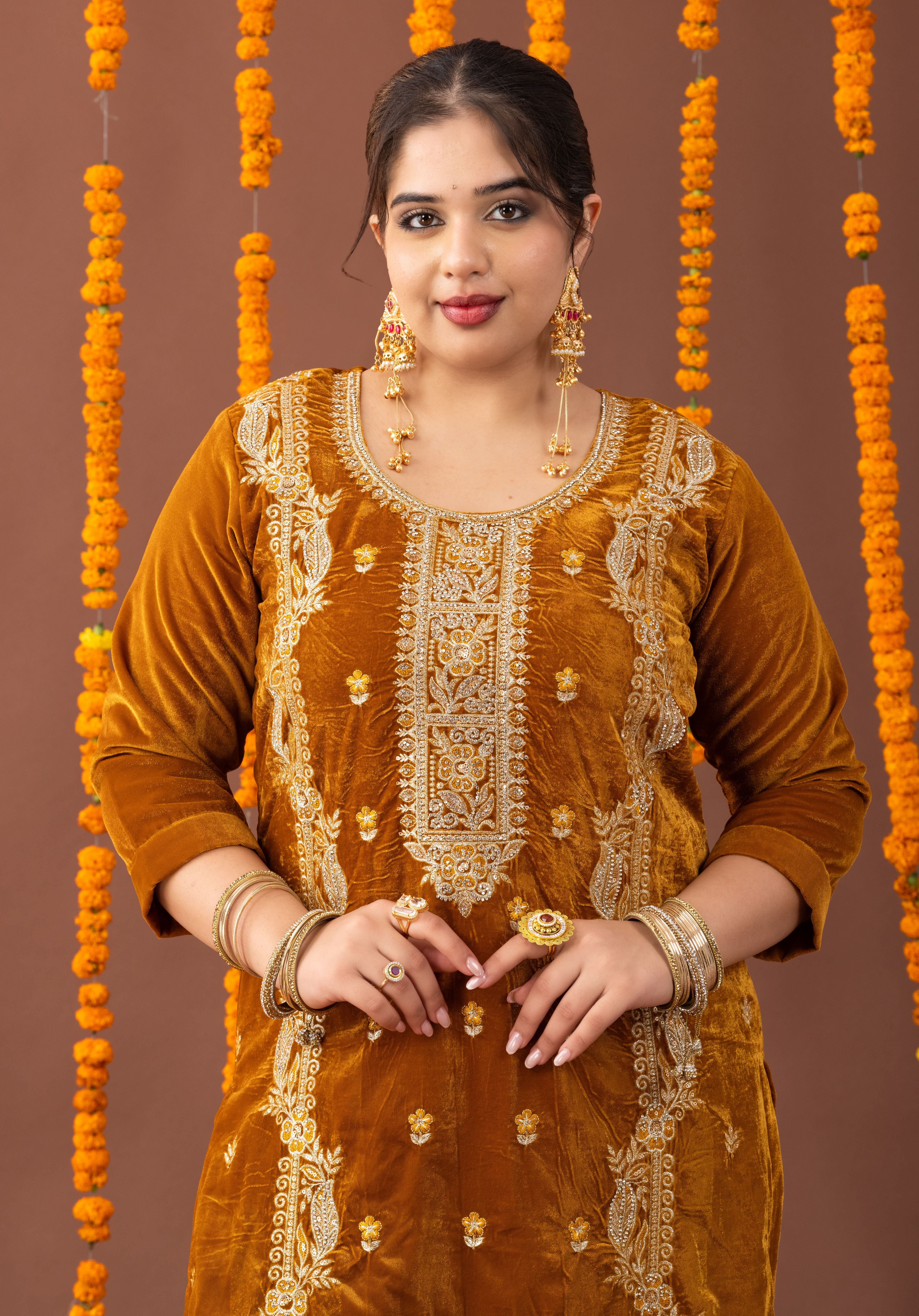 Guneet Velvet 3 Piece Suit Set