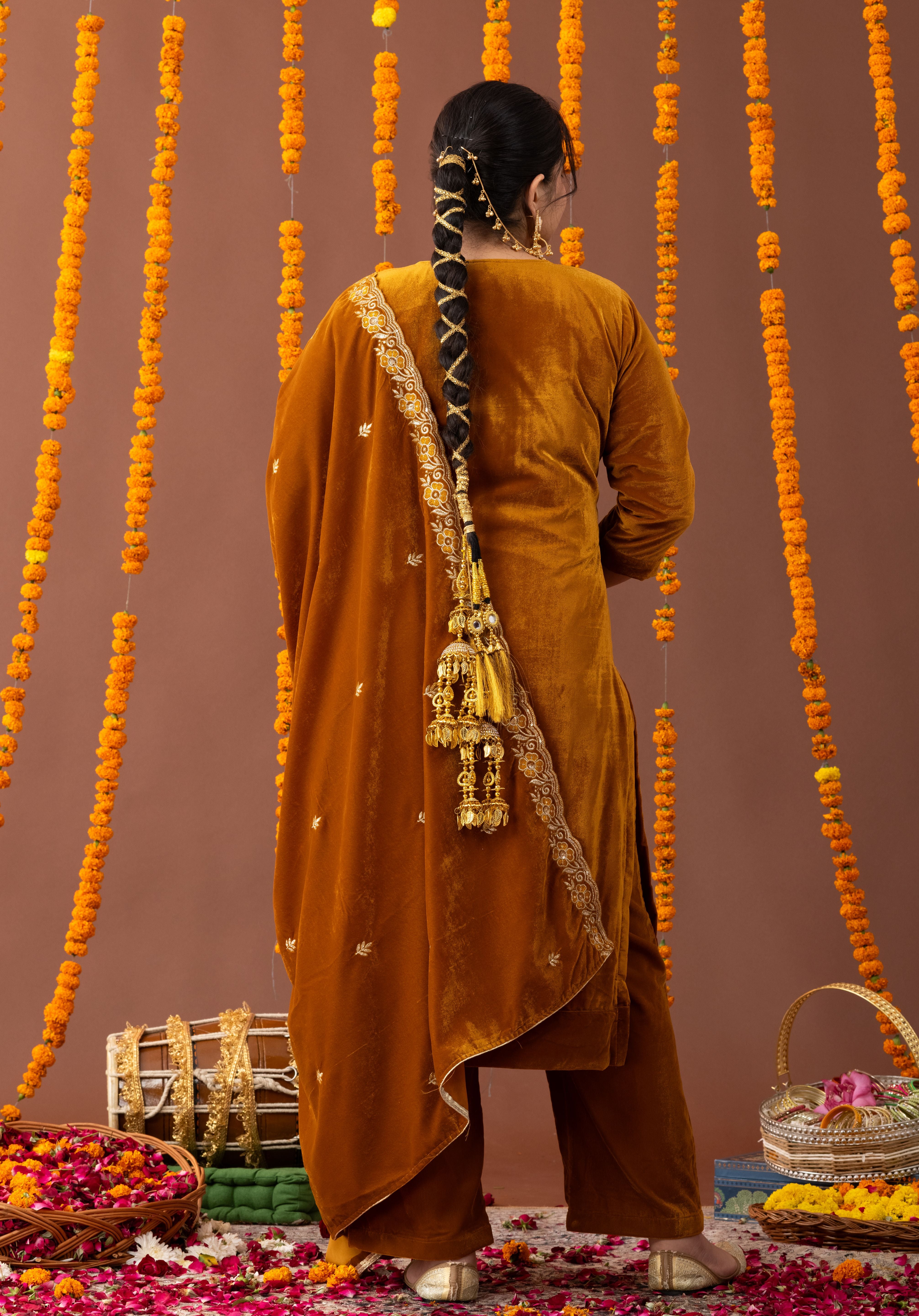 Guneet Velvet 3 Piece Suit Set