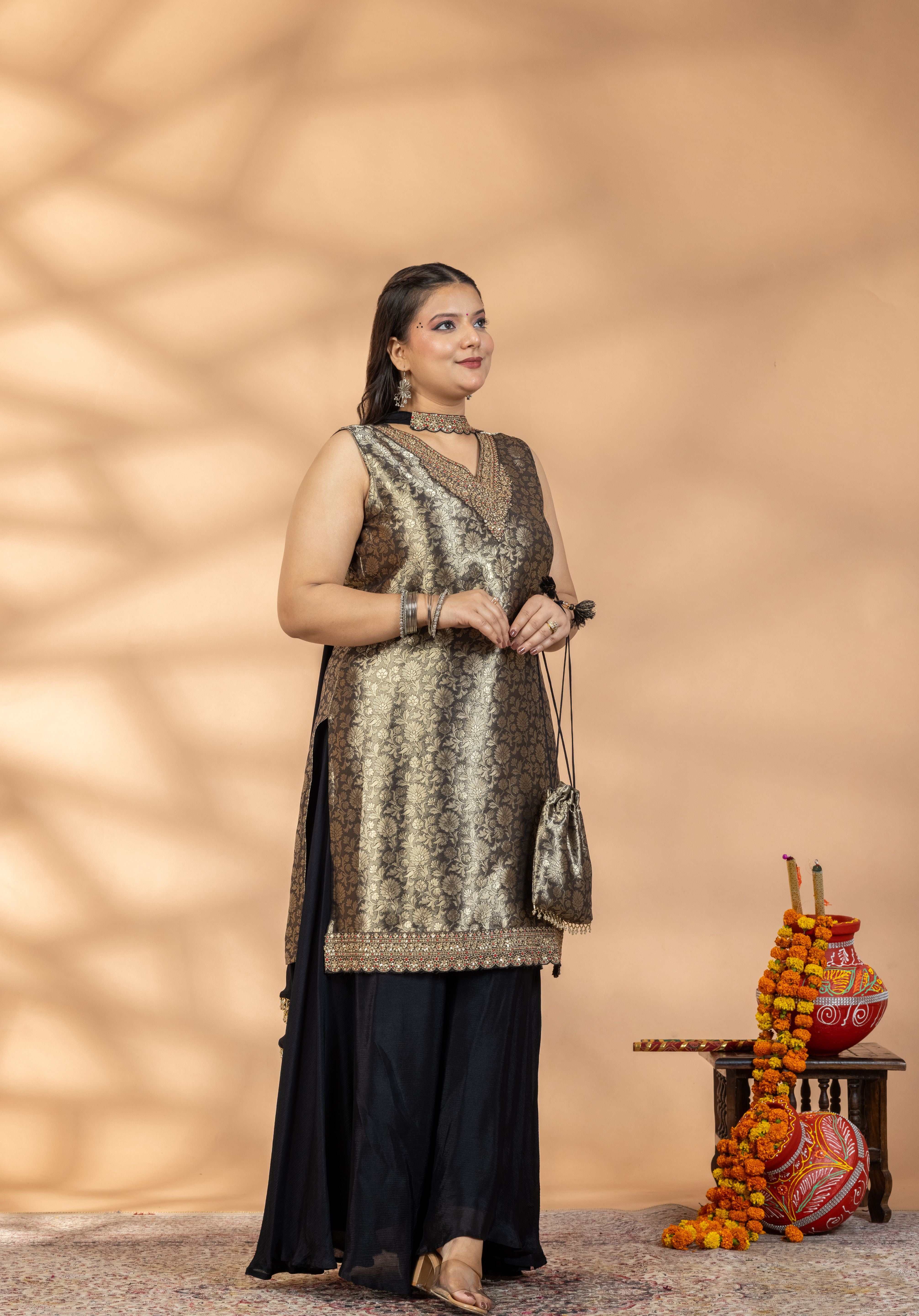 Kohinoor Kurta Set with potli