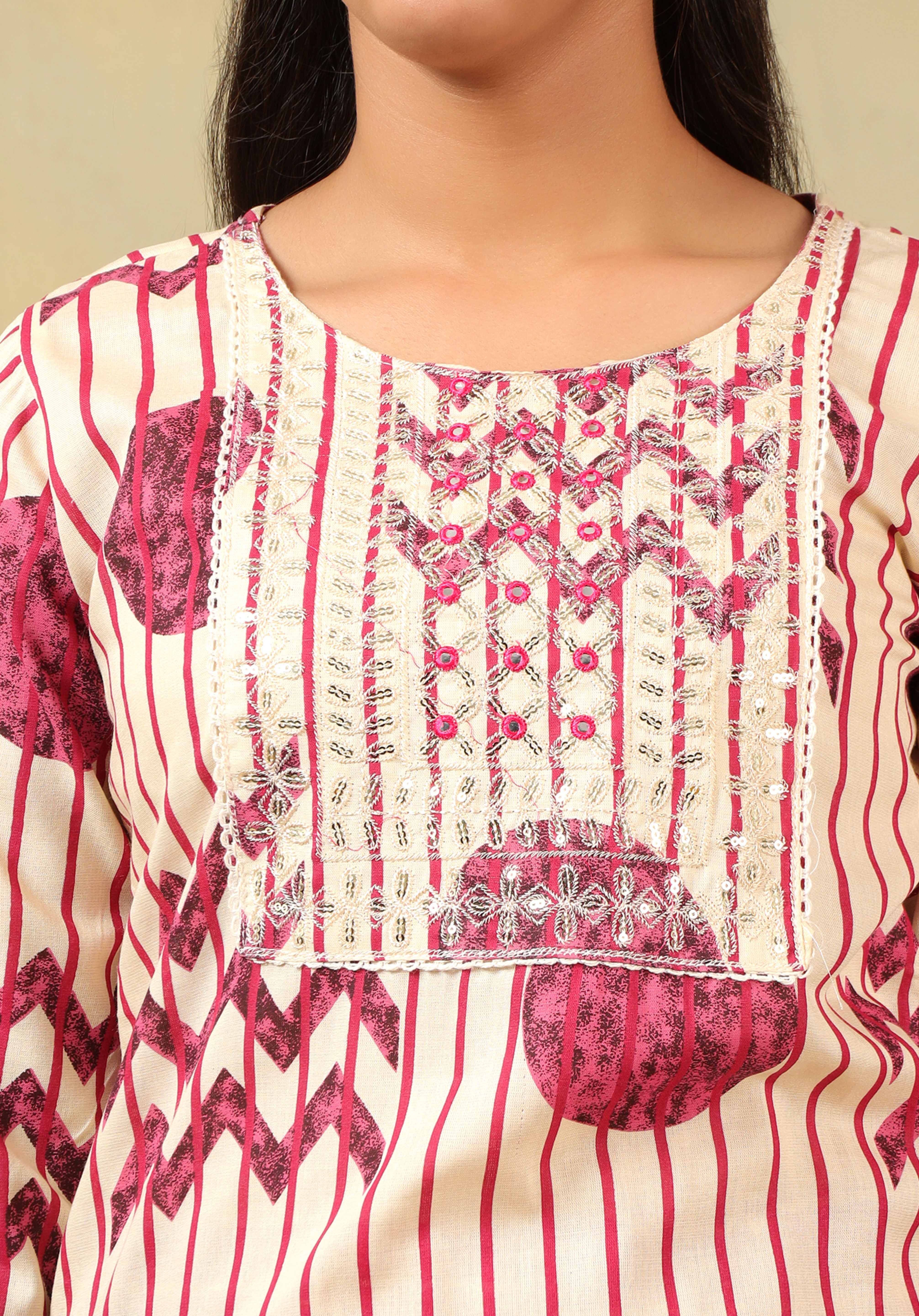 Saanvi Monochrome Geometric Block Print Suit Set