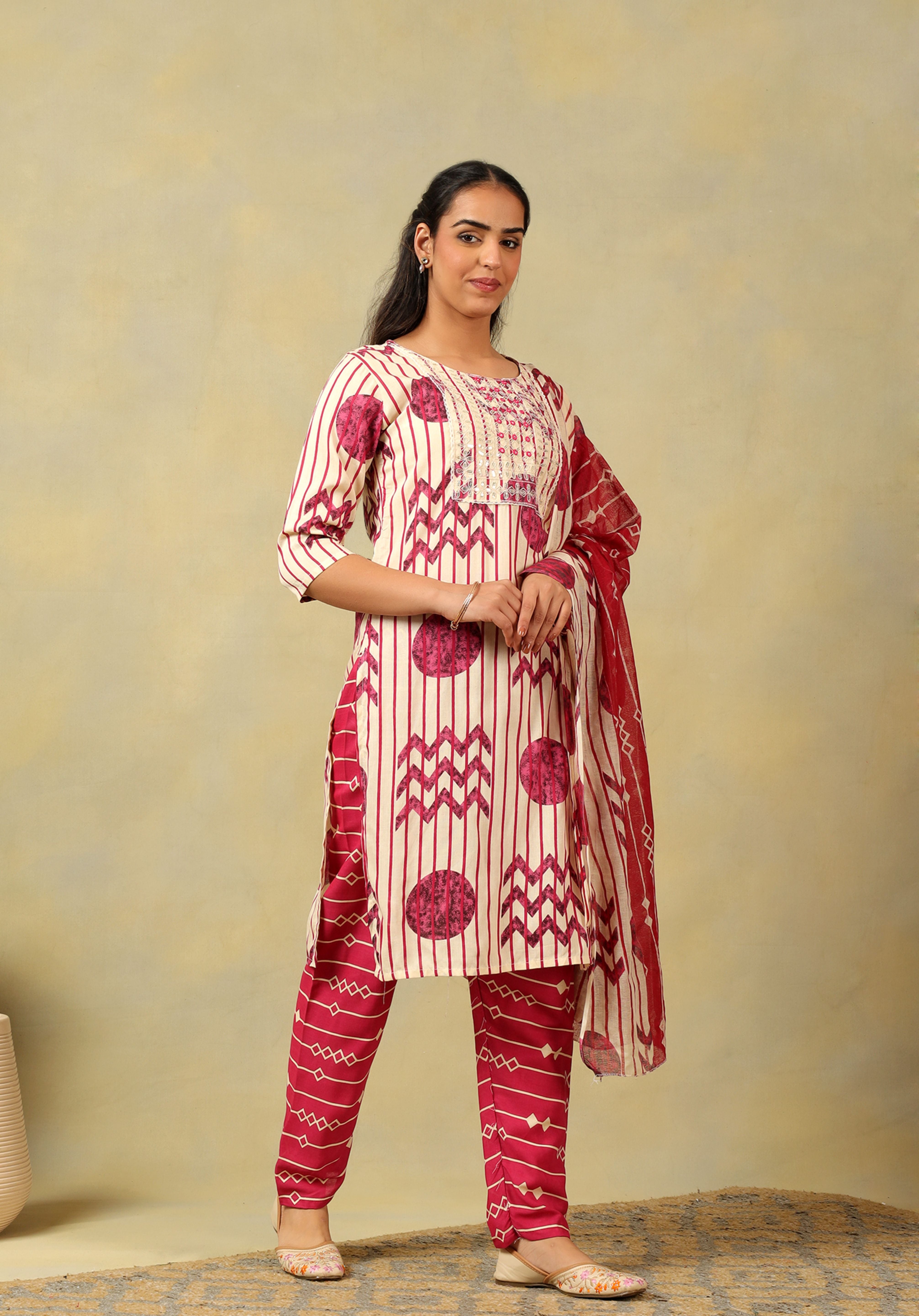 Saanvi Monochrome Geometric Block Print Suit Set